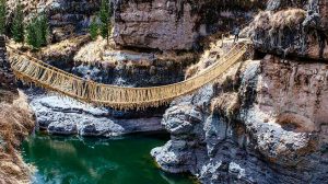 Puente colgante en Cusco